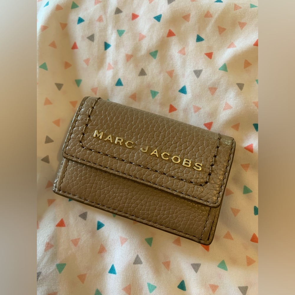 NWT // Marc Jacobs Mini Trifold Strap Wallet in Tan